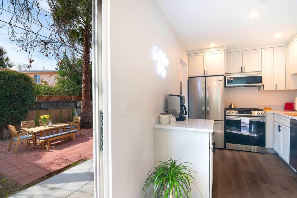 Beautiful 3 Bed 1 Bath Designer Home + Hot Tub Λος Άντζελες Εξωτερικό φωτογραφία